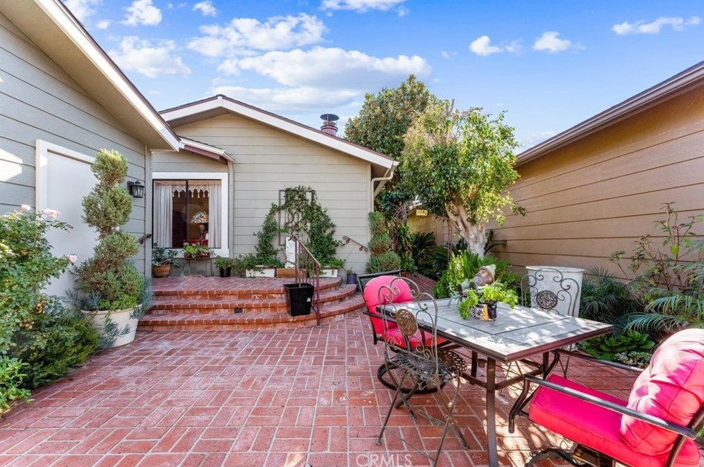 1620 Canyon Lake, Santa Ana, CA 92705