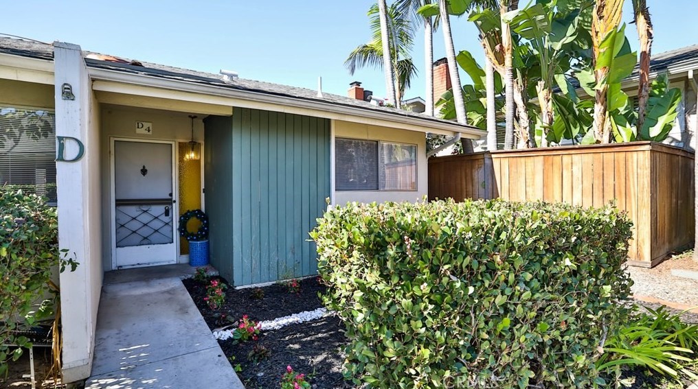 1404 Tustin Ave, Santa Ana, CA 92705-8632