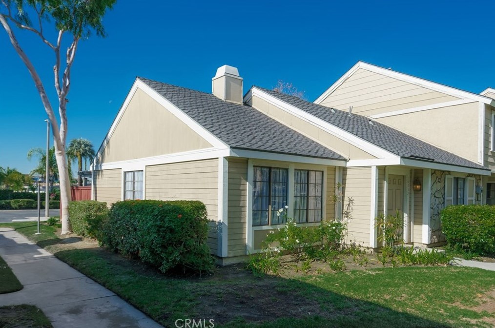 14932 Ellington Ln, Westminster, CA 92683-6046