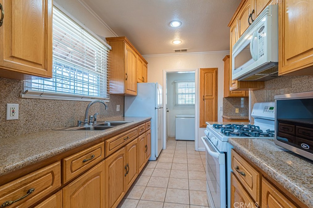 1722 108th St, Los Angeles CA  90047-4413 exterior