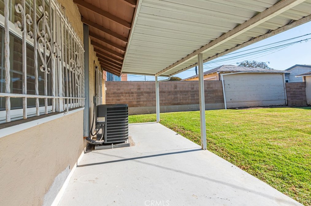 1722 108th St, Los Angeles CA  90047-4413 exterior