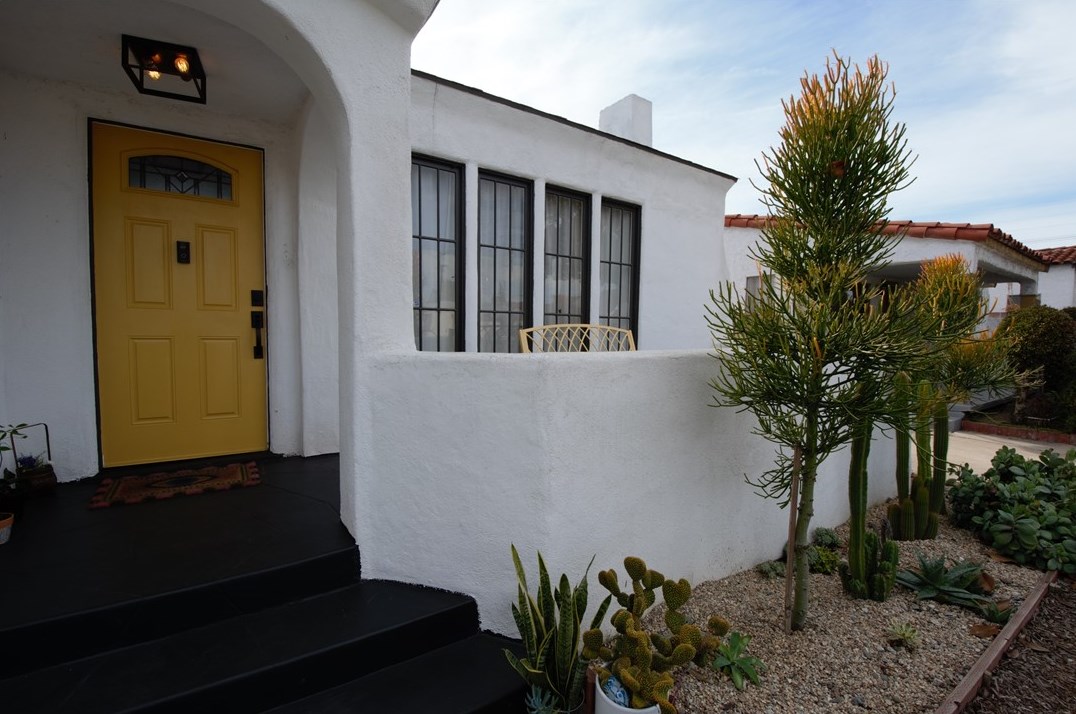 636 103rd St, Los Angeles, CA 90002-3215