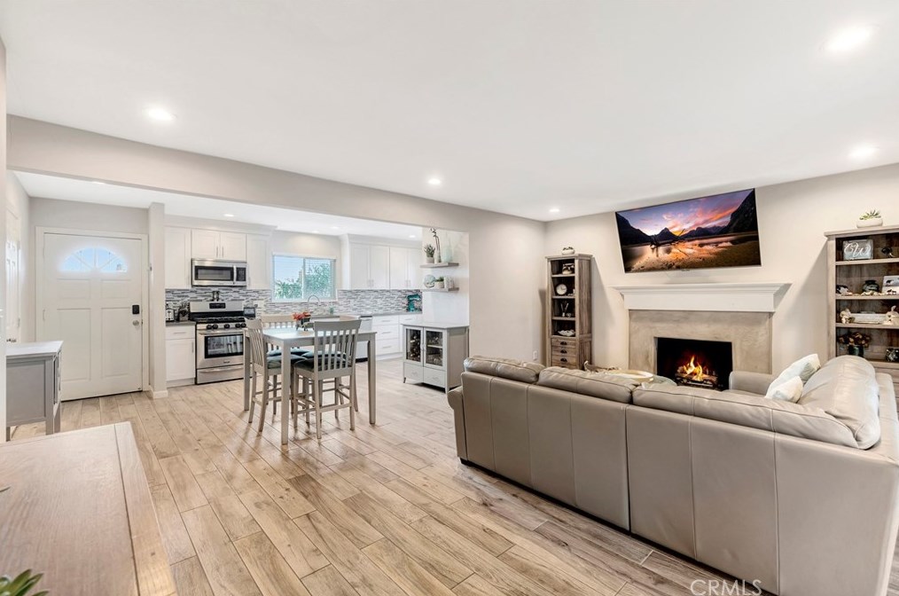 8181 Holland Dr, Huntington Beach, CA 92647-6316