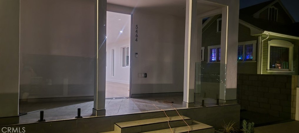 5464 8th Ave, Los Angeles CA  90043-2518 exterior