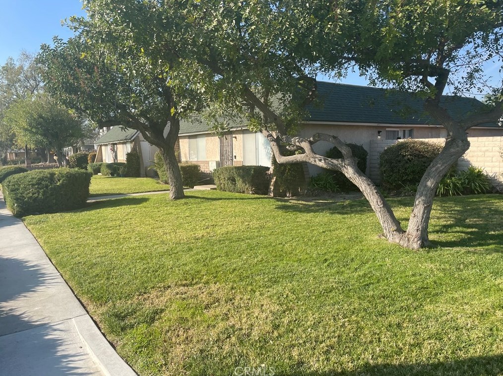 17076 Ivy Ave, Fontana, CA 92335-3570