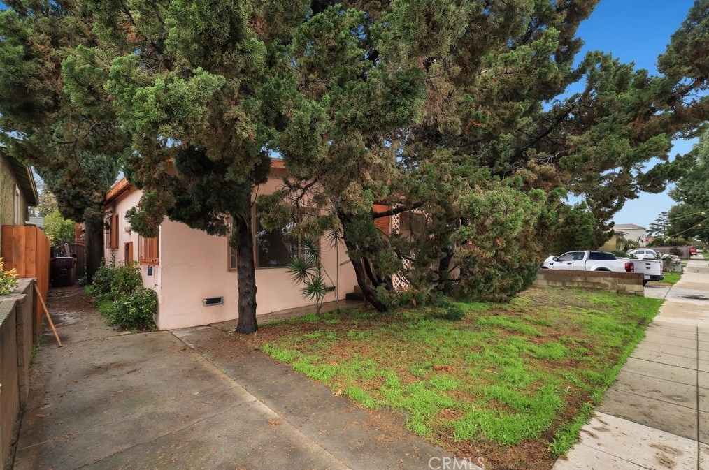 126 W Plymouth St, Long Beach, CA 90805