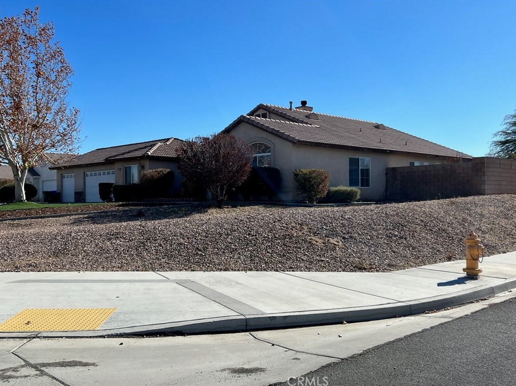 21215 Merlot Ln, Apple Valley, CA 92308-5860