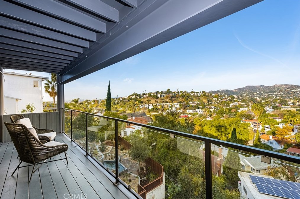 2207 Micheltorena St, Los Angeles CA  90039-3020 exterior