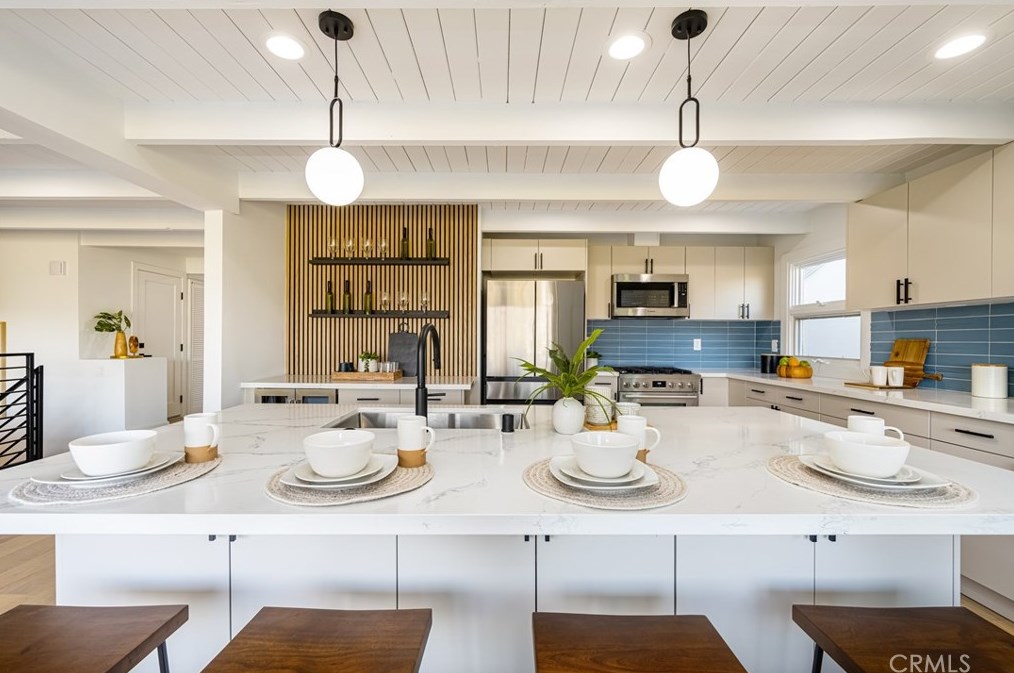 2207 Micheltorena St, Los Angeles CA  90039-3020 exterior