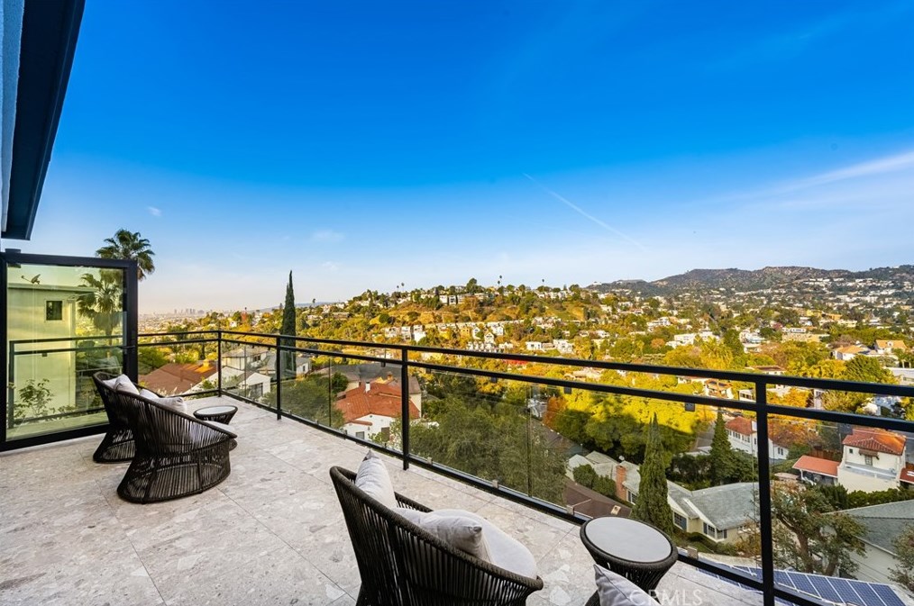 2207 Micheltorena St, Los Angeles CA  90039-3020 exterior