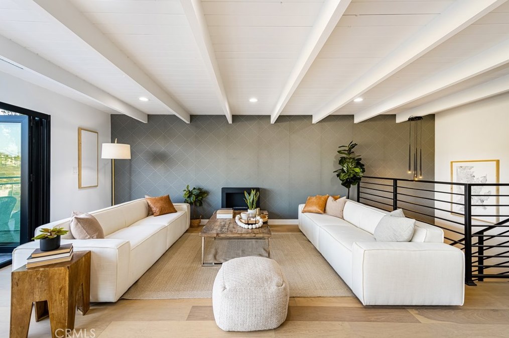 2207 Micheltorena St, Los Angeles CA  90039-3020 exterior