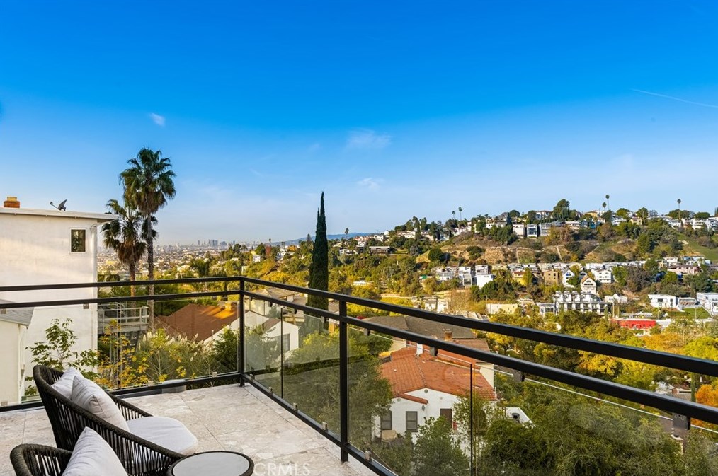 2207 Micheltorena St, Los Angeles CA  90039-3020 exterior