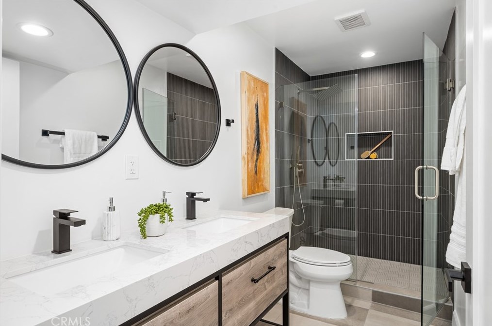2207 Micheltorena St, Los Angeles CA  90039-3020 exterior