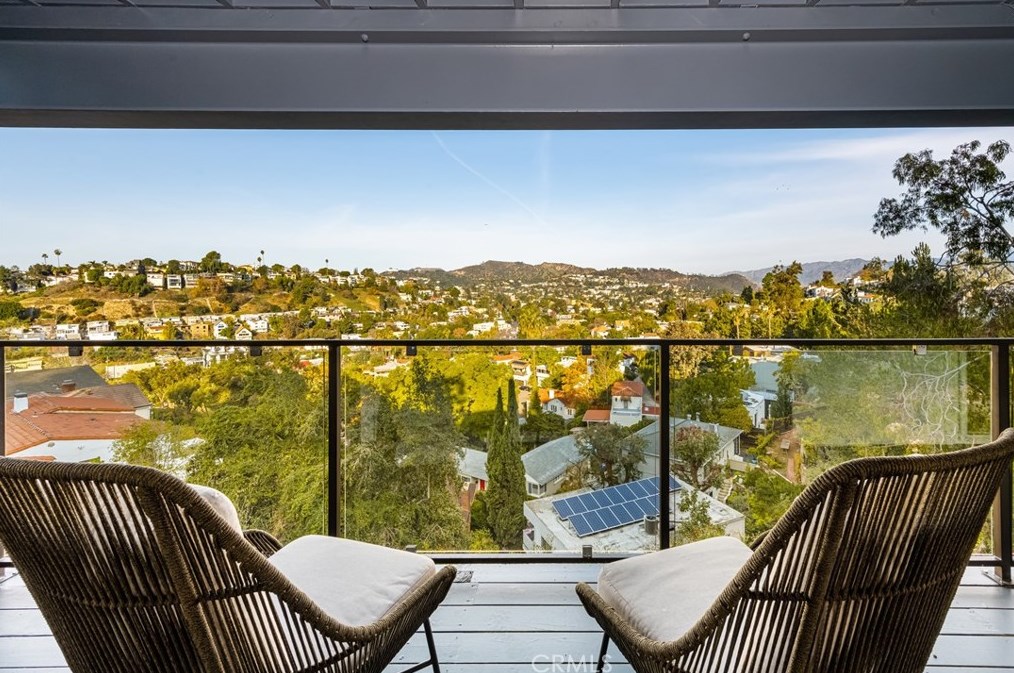 2207 Micheltorena St, Los Angeles CA  90039-3020 exterior