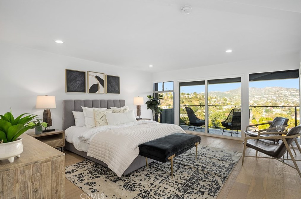 2207 Micheltorena St, Los Angeles CA  90039-3020 exterior
