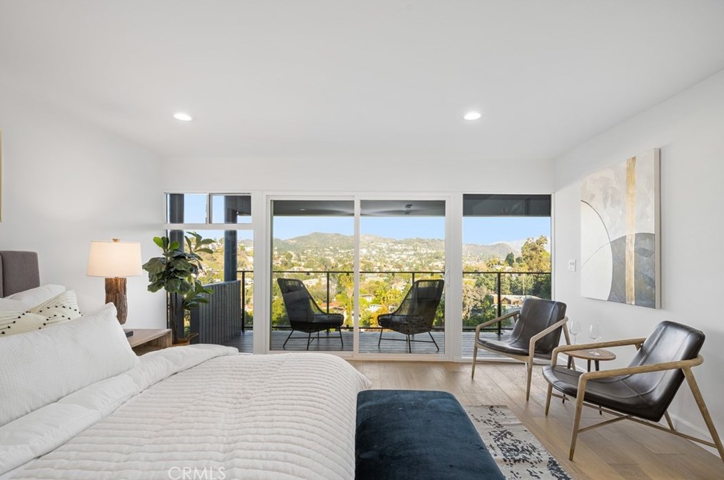 2207 Micheltorena St, Los Angeles CA  90039-3020 exterior