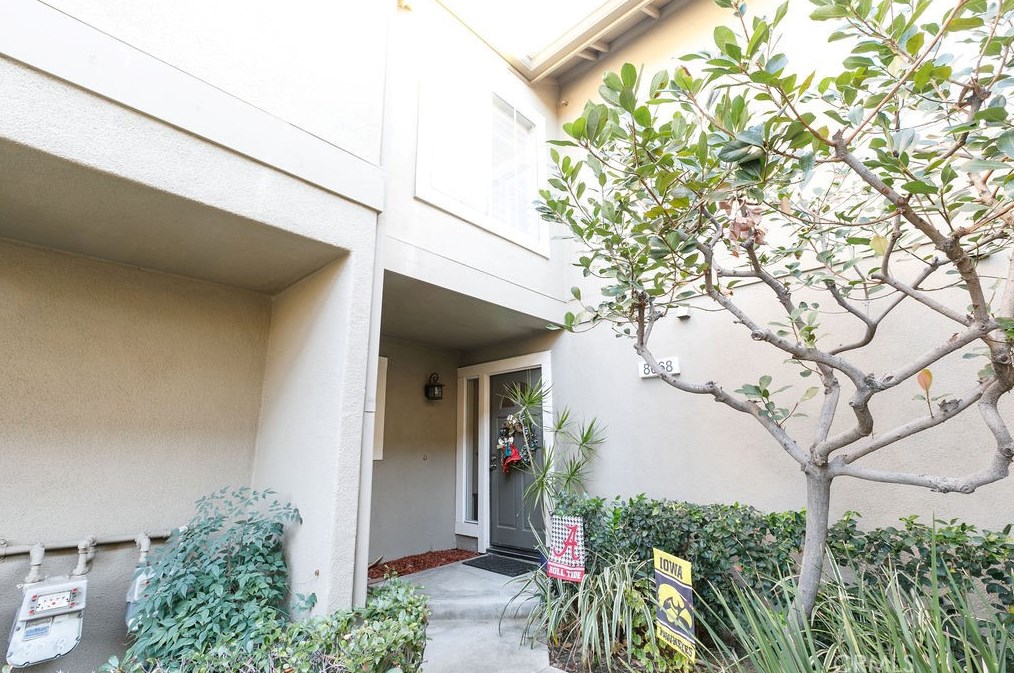 8068 E Snapdragon Ln, Anaheim, CA 92808