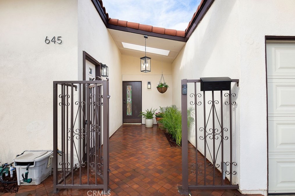 645 Taper Dr, Seal Beach, CA 90740