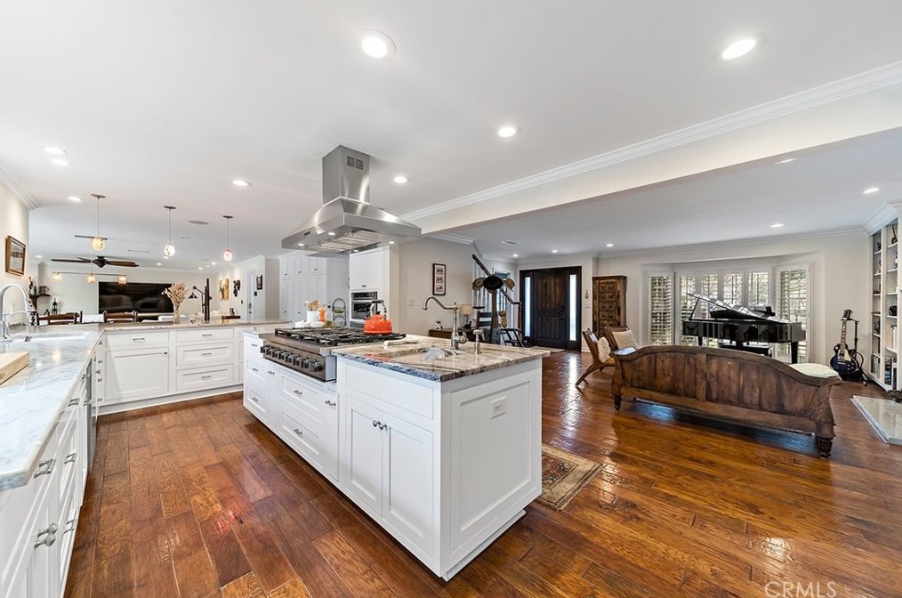11792 Silver Fox Rd, Los Alamitos, CA 90720