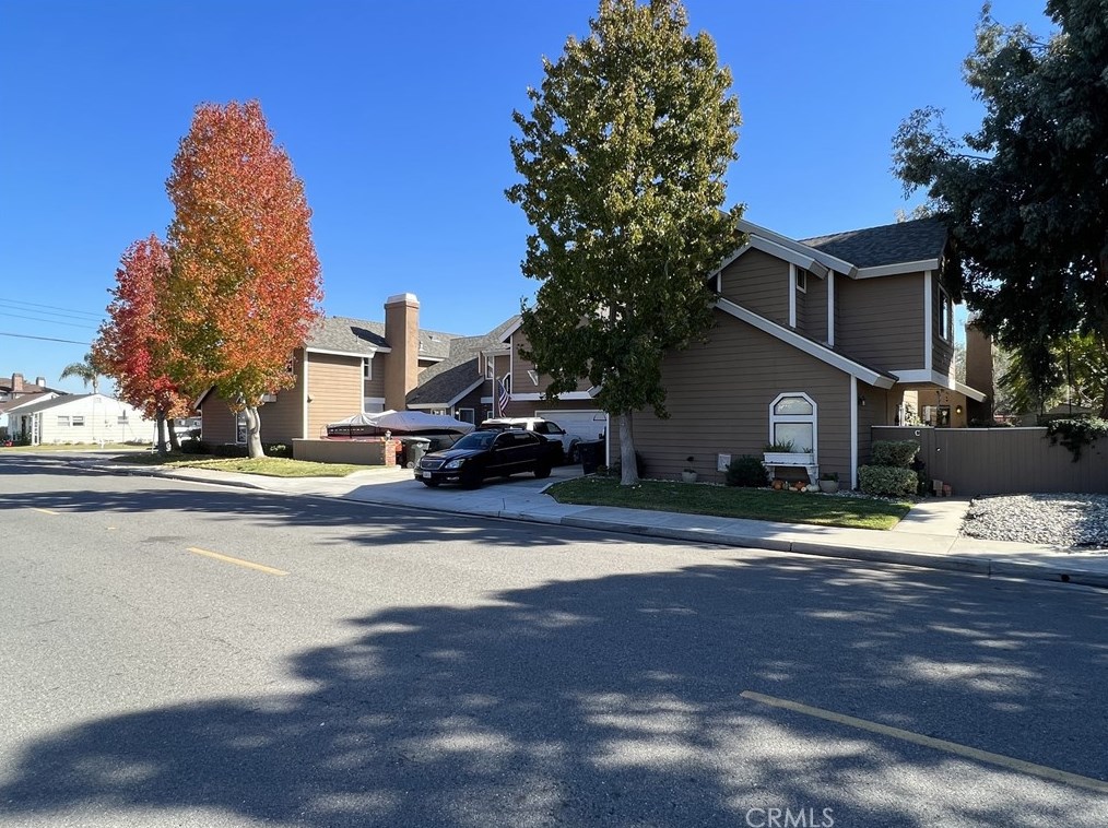151 Albert Pl, Costa Mesa, CA 92627-1744