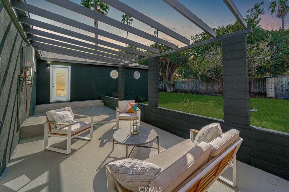 7451 Midfield Ave, Los Angeles CA  90045-3229 exterior