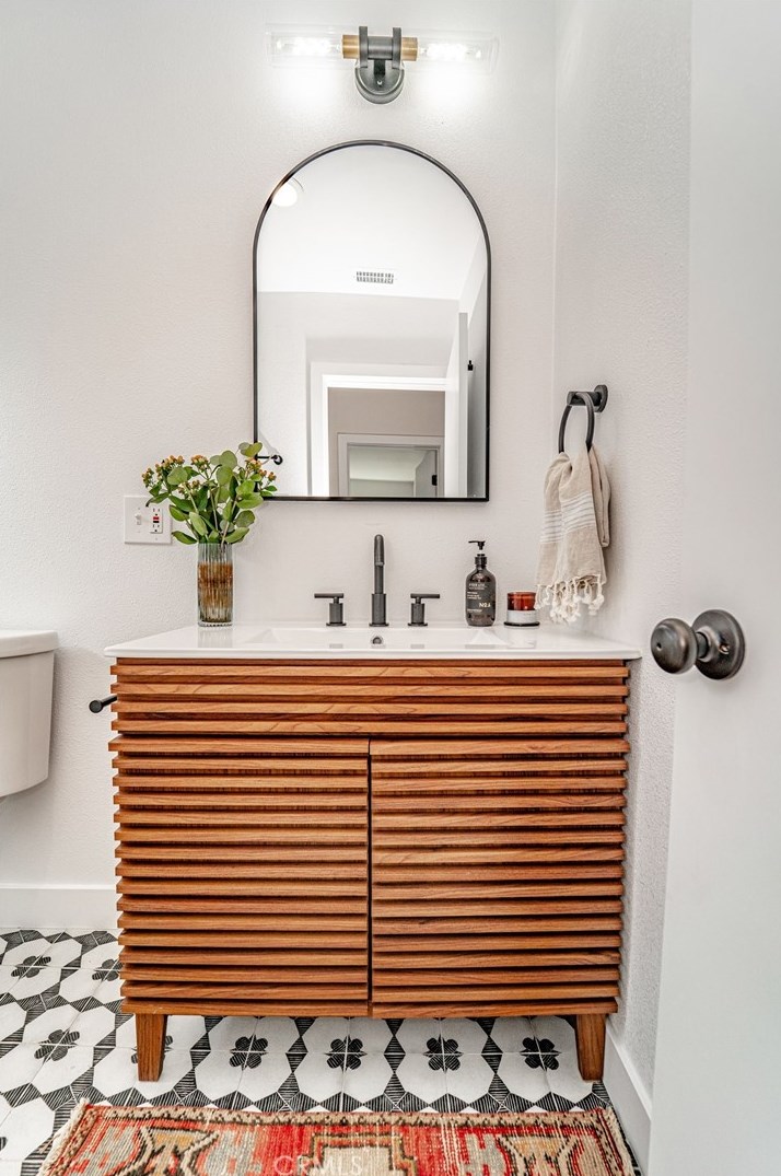 7451 Midfield Ave, Los Angeles CA  90045-3229 exterior