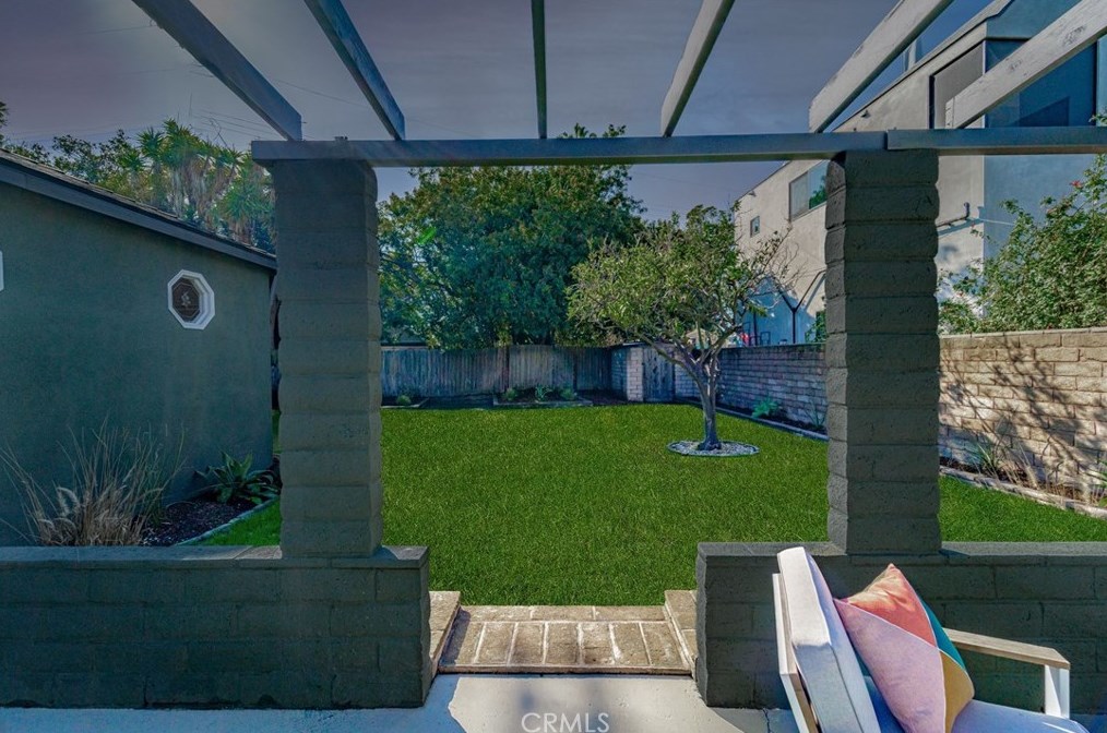 7451 Midfield Ave, Los Angeles CA  90045-3229 exterior