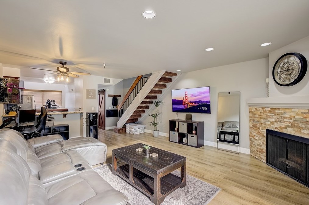 5461 Twin Lakes Dr, Cypress, CA 90630