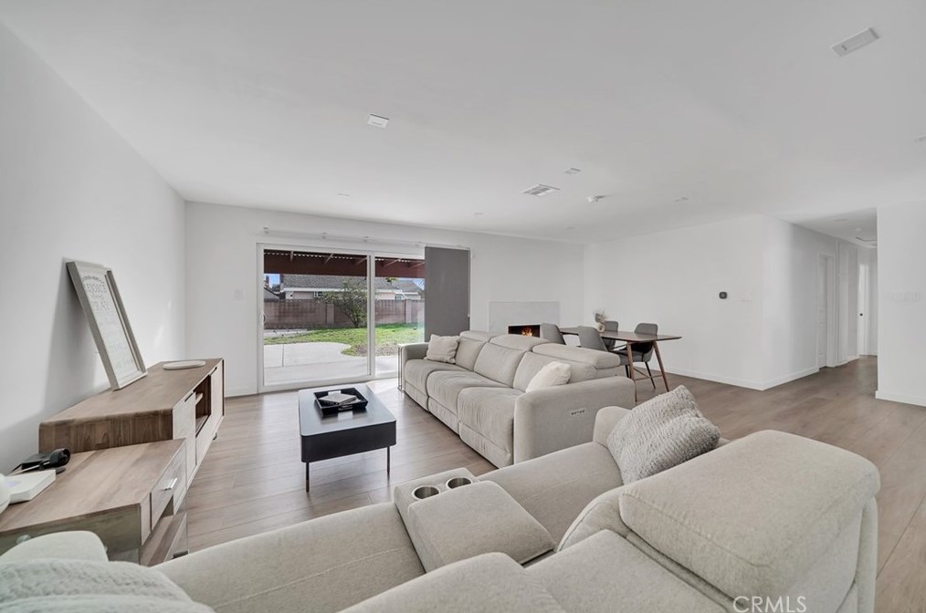 12002 Pine St, Los Alamitos, CA 90720