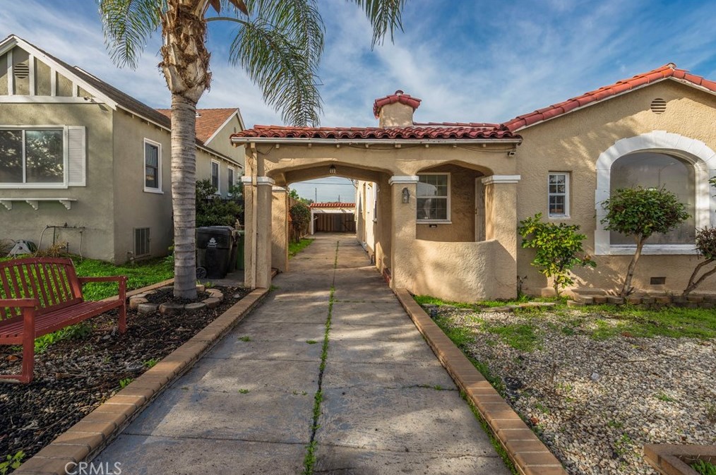 9211 Harvard Blvd, Los Angeles CA  90047-3802 exterior