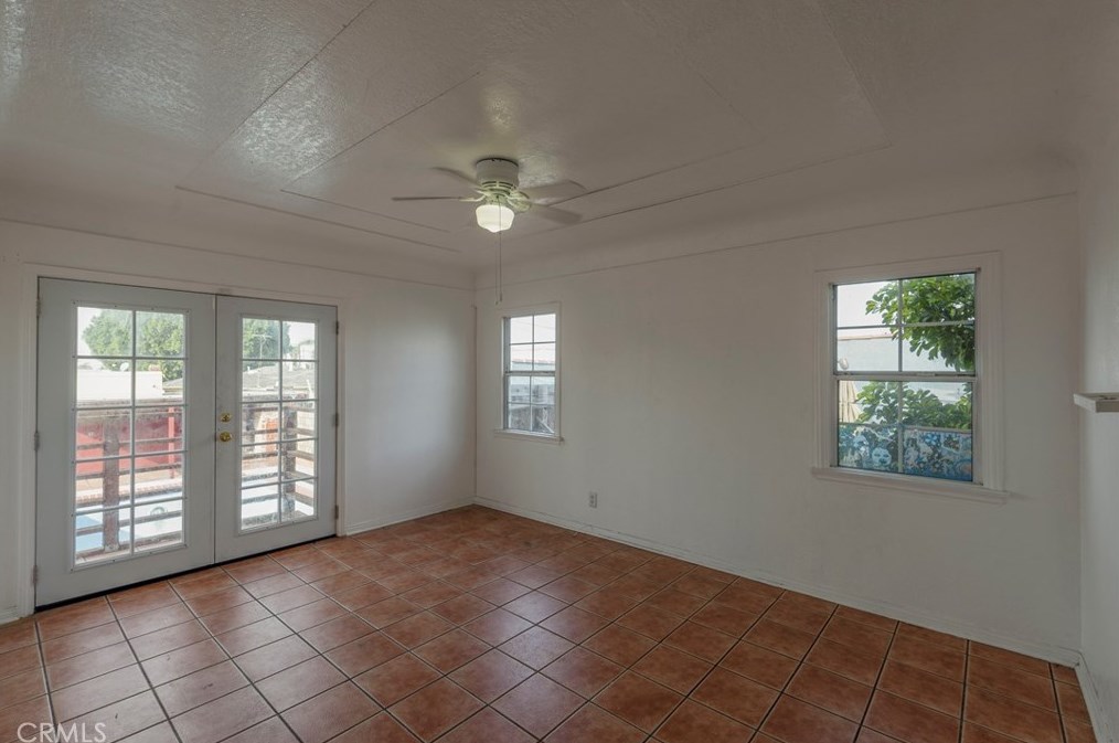 9211 Harvard Blvd, Los Angeles CA  90047-3802 exterior
