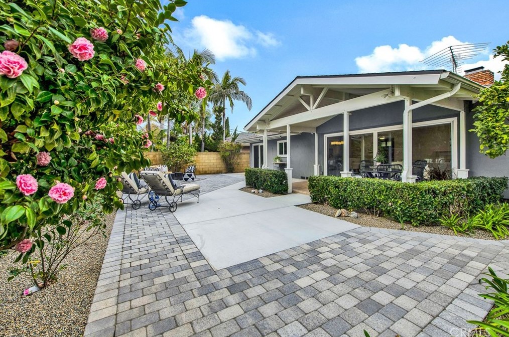 1208 Park Ln, Santa Ana CA  92706-1423 exterior