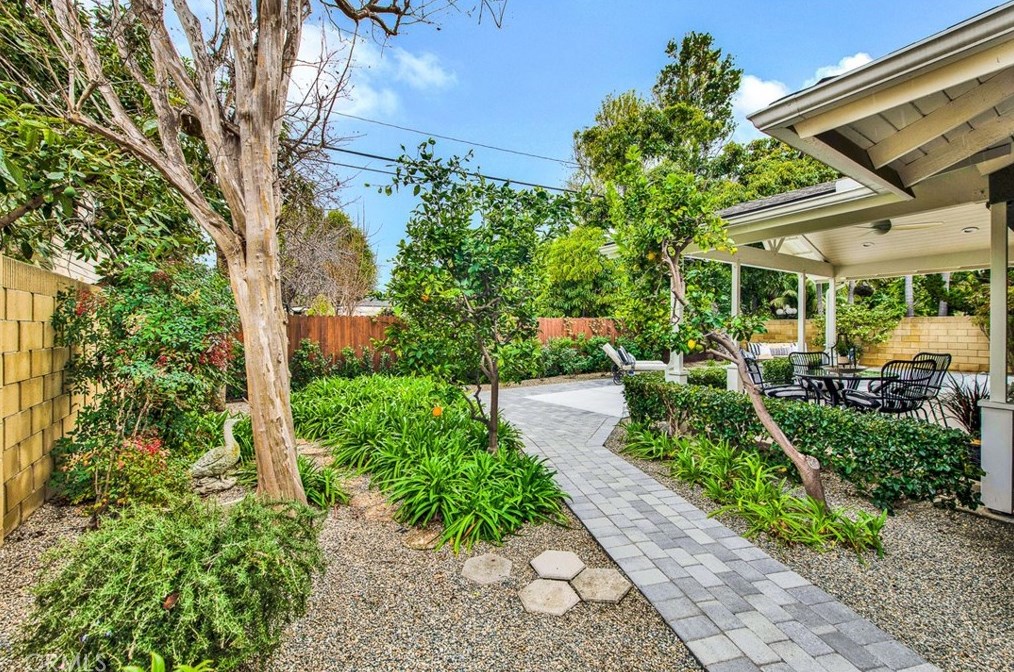 1208 Park Ln, Santa Ana CA  92706-1423 exterior