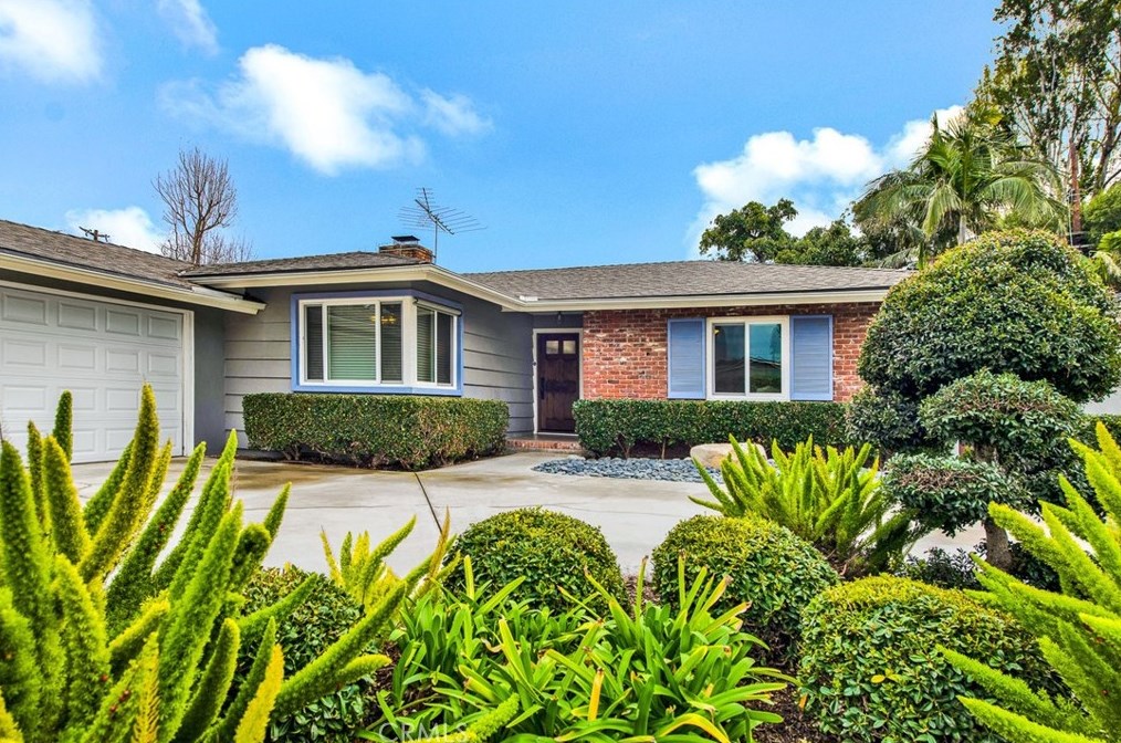 1208 Park Ln, Santa Ana CA  92706-1423 exterior