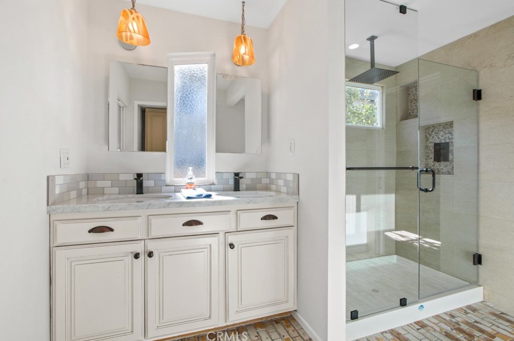 1845 Monrovia Ave, Costa Mesa CA  92627-4500 exterior