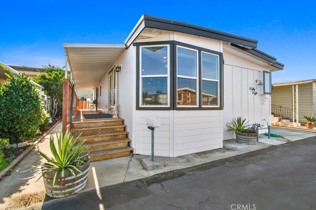 1845 Monrovia Ave, Costa Mesa, CA 92627