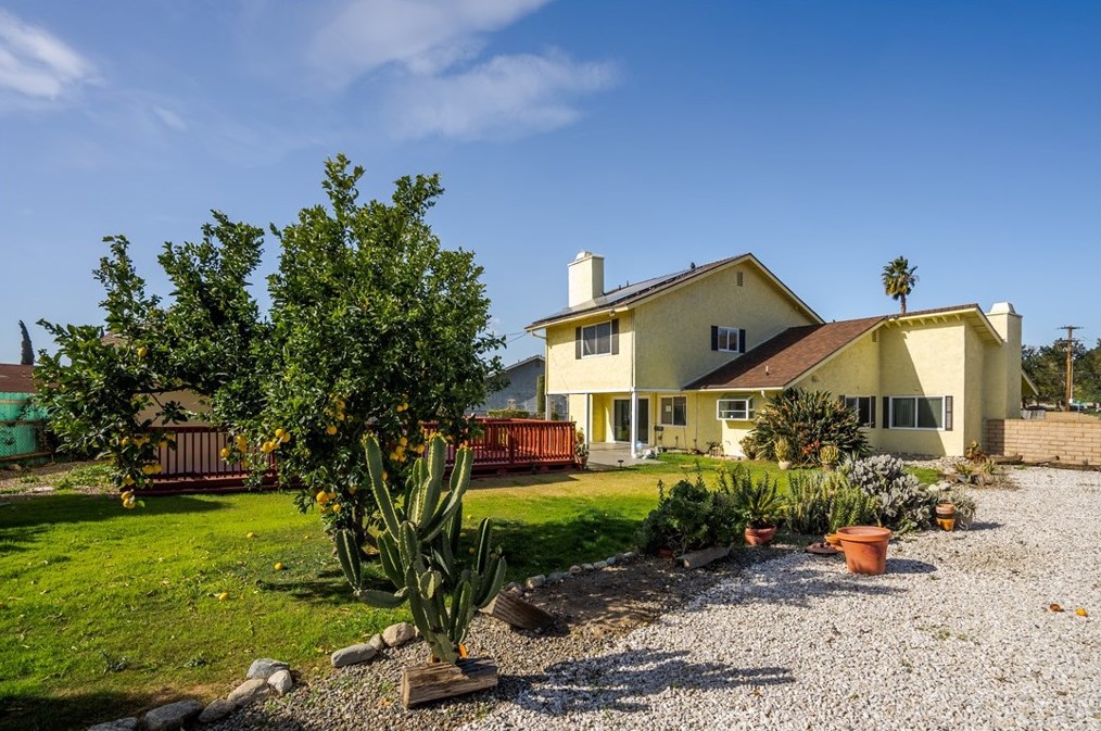 1567 Massaro Ct, San Bernardino, CA 92411