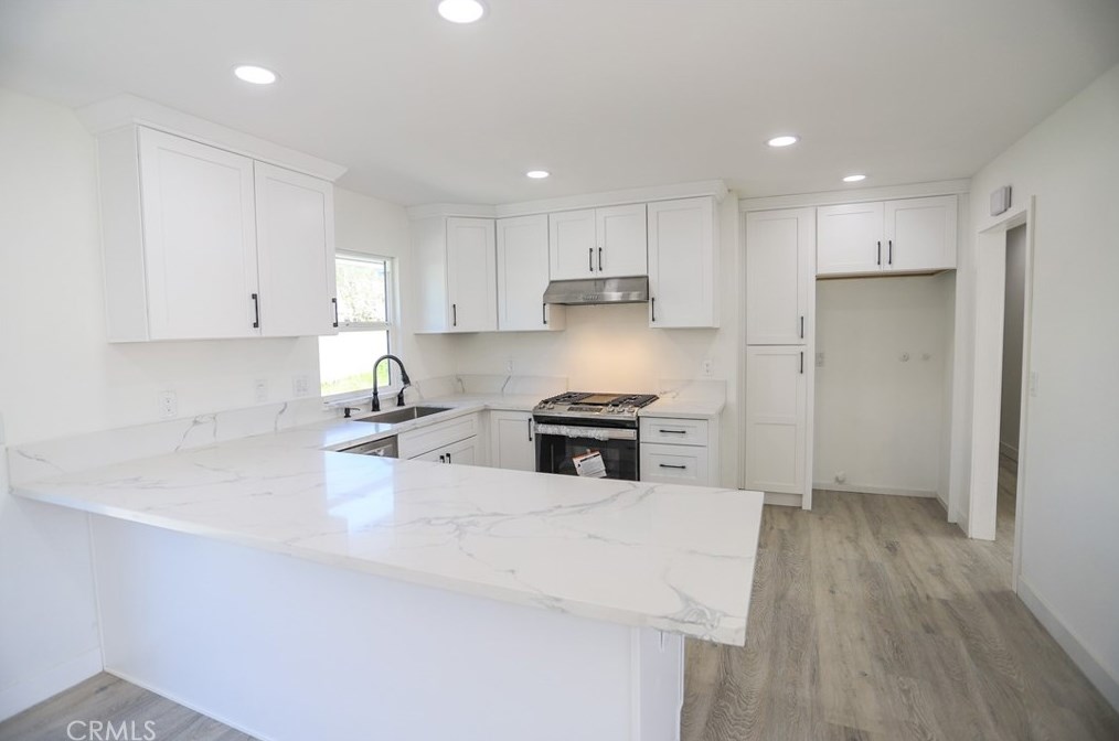 15261 Yorkshire Ln, Huntington Beach, CA 92647-2735