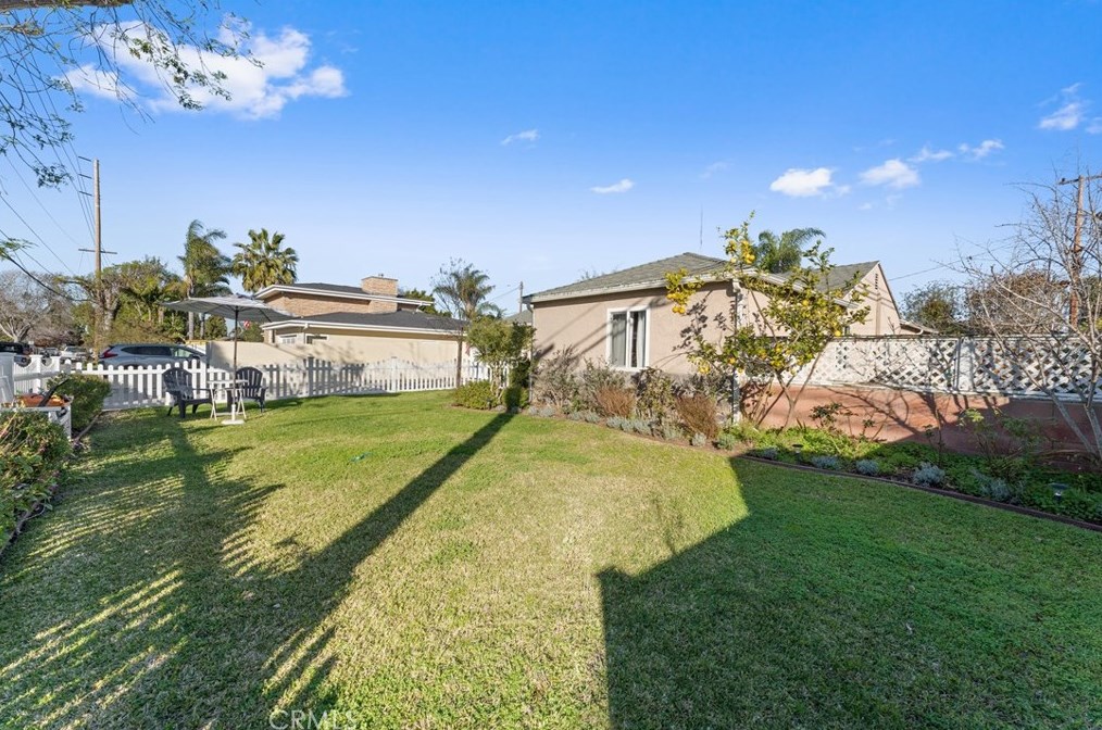 2100 Monrovia Ave, Costa Mesa, CA 92627-3325