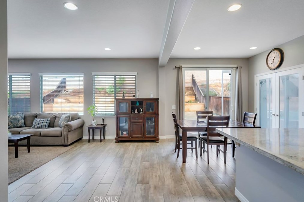 27665 Hackberry St, Murrieta CA  92562-4376 exterior