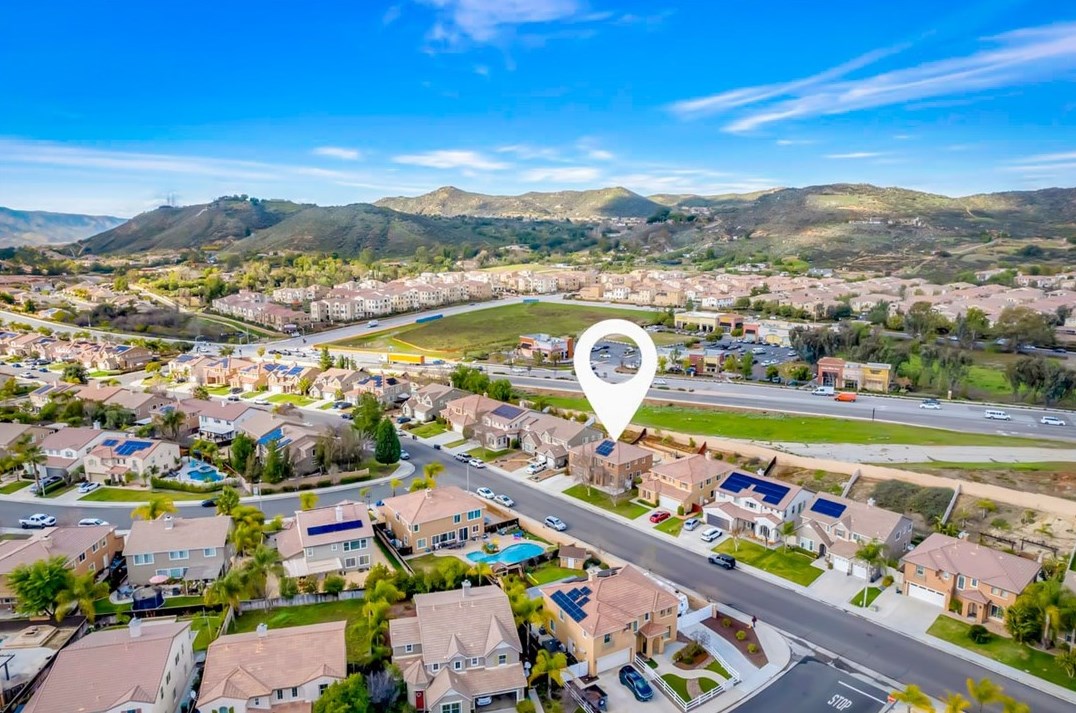 27665 Hackberry St, Murrieta CA  92562-4376 exterior