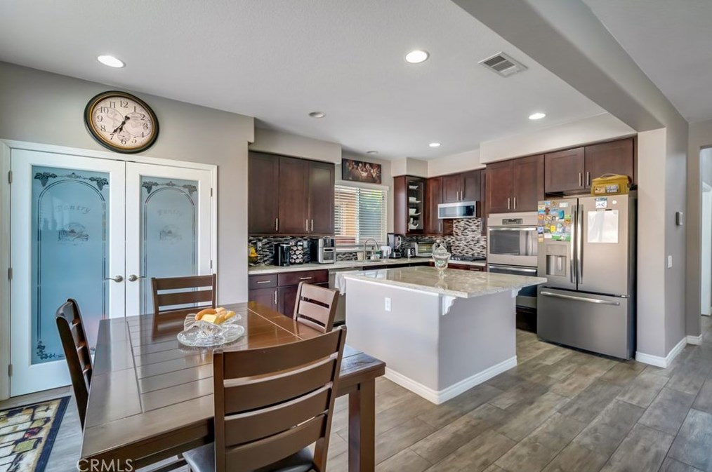 27665 Hackberry St, Murrieta CA  92562-4376 exterior