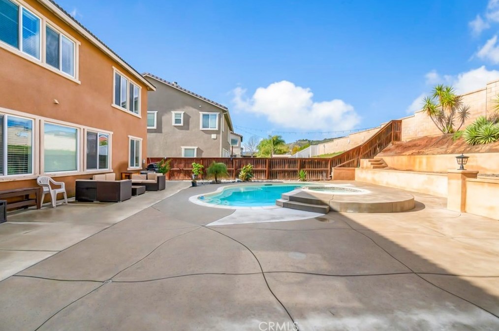 27665 Hackberry St, Murrieta CA  92562-4376 exterior