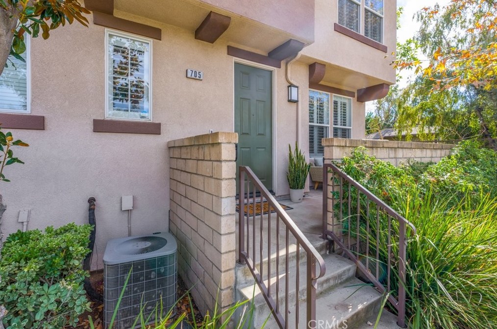 705 Ashby Ln, Brea, CA 92821