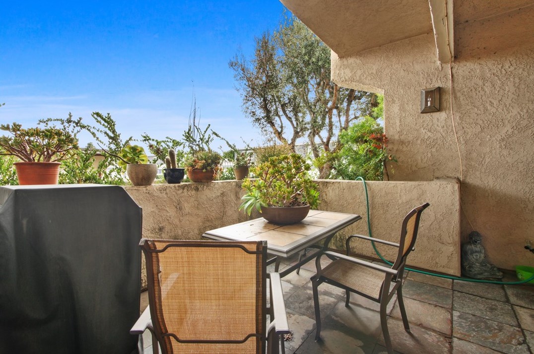 2460 Fairbrook Way, Costa Mesa CA  92626-6573 exterior
