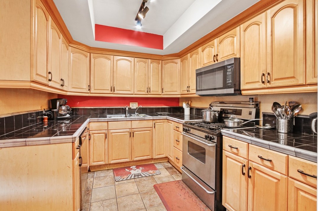 2460 Fairbrook Way, Costa Mesa CA  92626-6573 exterior