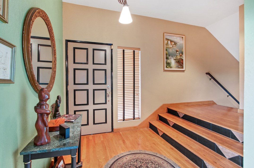 2460 Fairbrook Way, Costa Mesa CA  92626-6573 exterior
