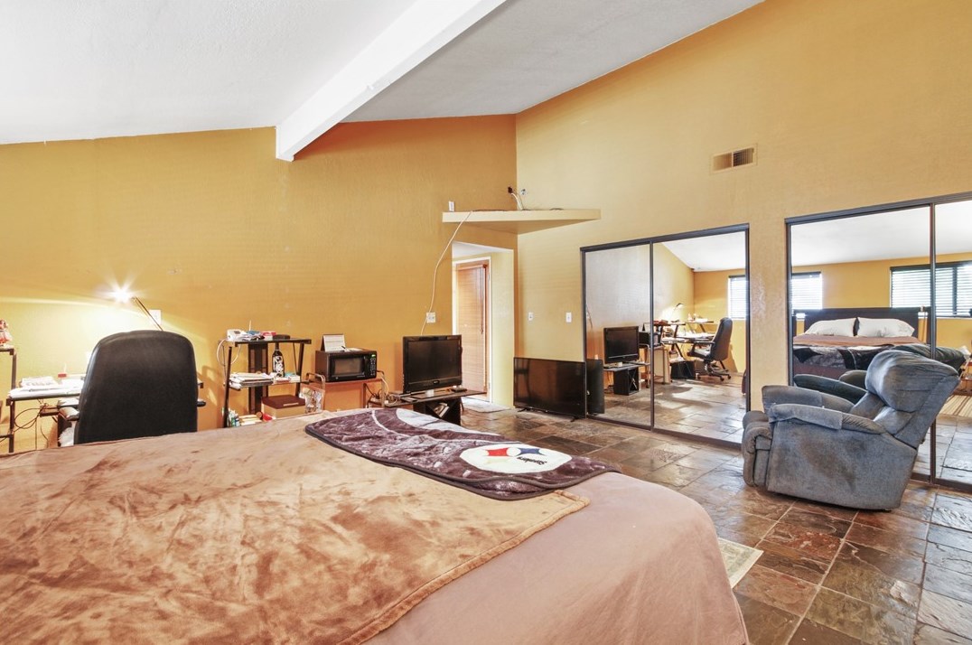 2460 Fairbrook Way, Costa Mesa CA  92626-6573 exterior