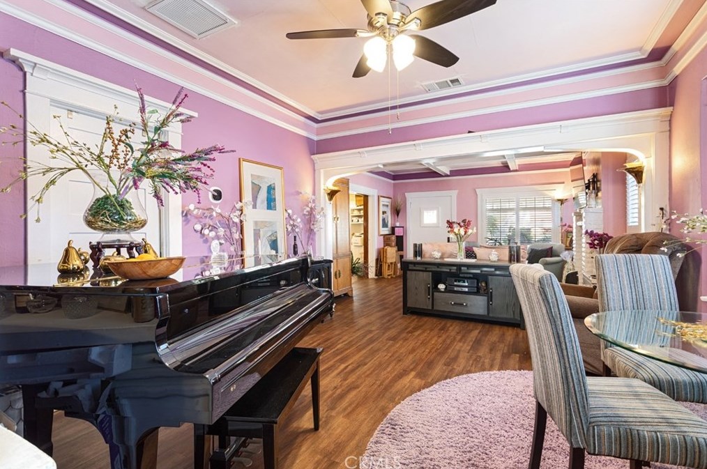 1438 37th Dr, Los Angeles CA  90018-4510 exterior