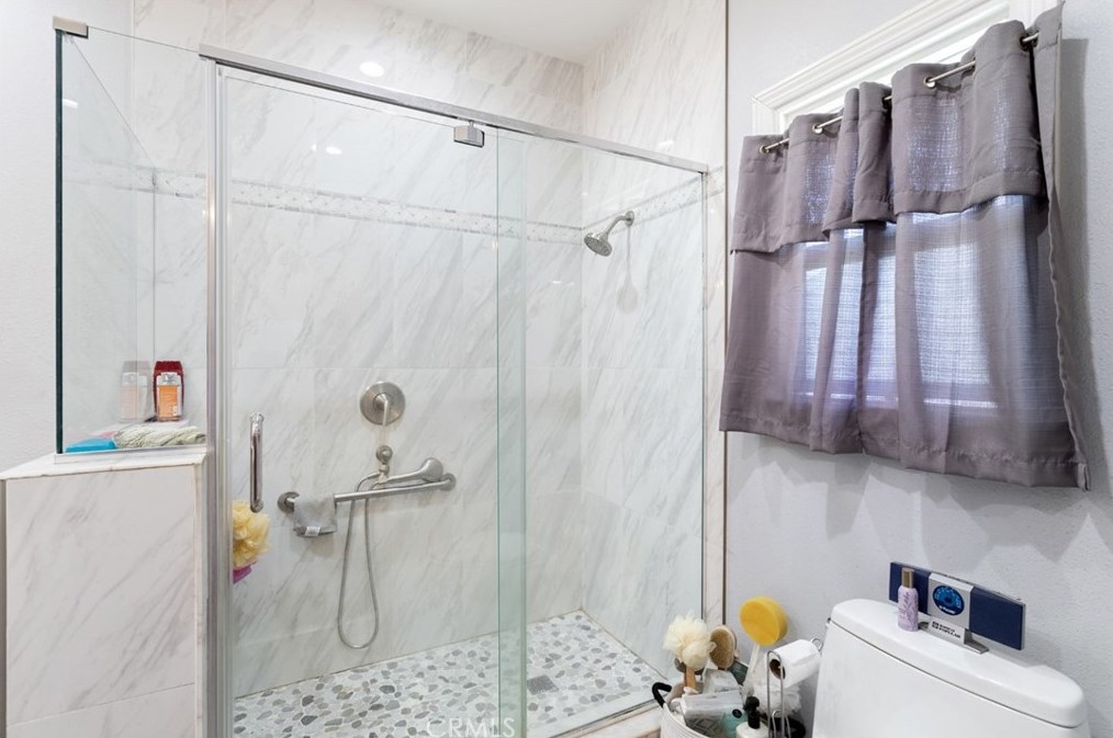 1438 37th Dr, Los Angeles CA  90018-4510 exterior